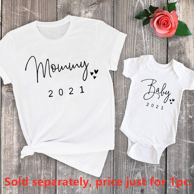Funny Baby Mommy 2021 Family Matching Clothing Simple Pregnancy Announcement Family Look T Shirt Baby Mom Matching Clothes